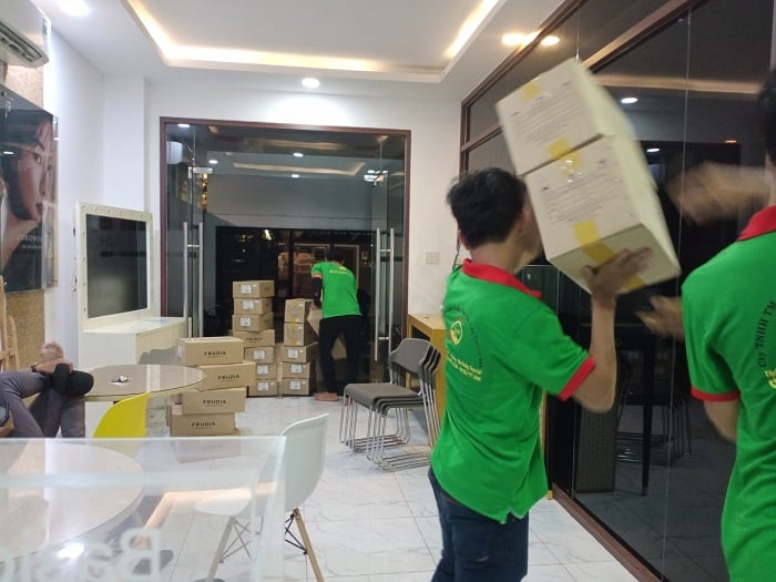Nhân viên vận chuyển nhiệt tình
